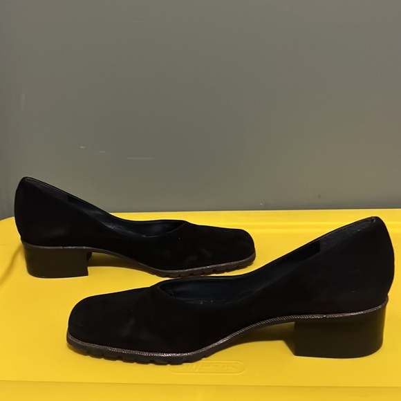 Stuart Weitzman | Mono | Suede Loafer in Black - Picture 12 of 17
